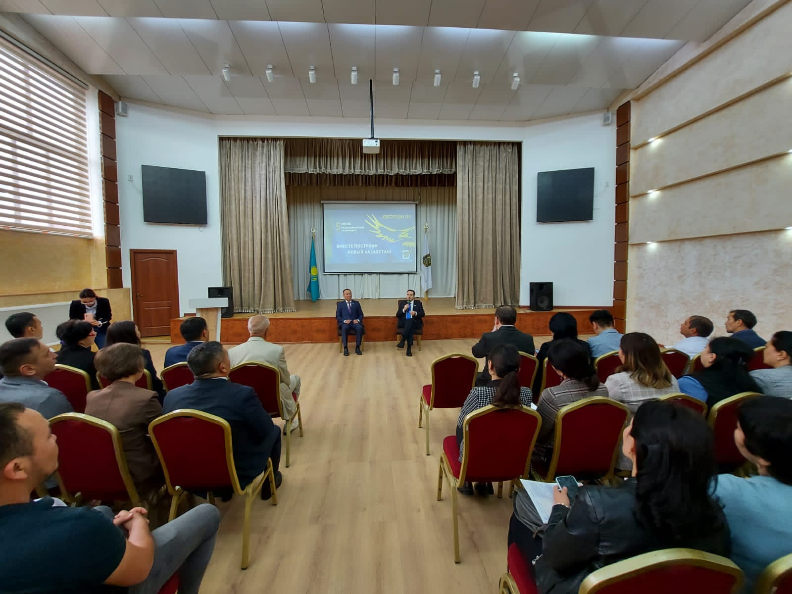 Встреча в Алматинском строительно-техническом колледже по разъяснению Конституционной реформы Президента 