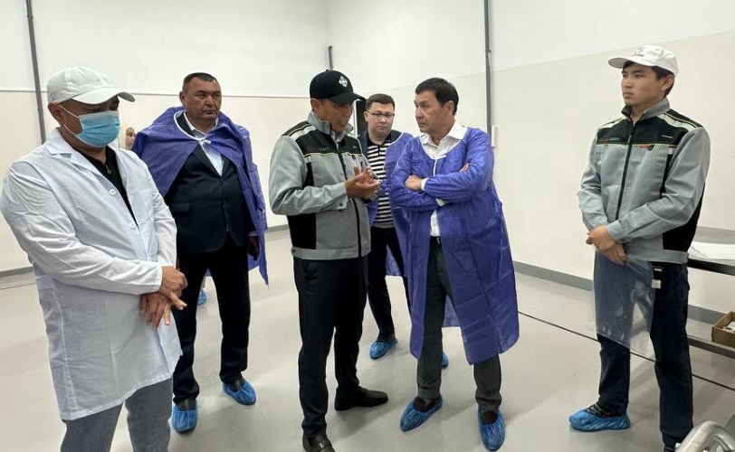 Депутат Мажилиса, член фракции AMANAT Самат Мусабаев посетил Жанаозен и ознакомился с работой мясокомбината «Korkem Alem»