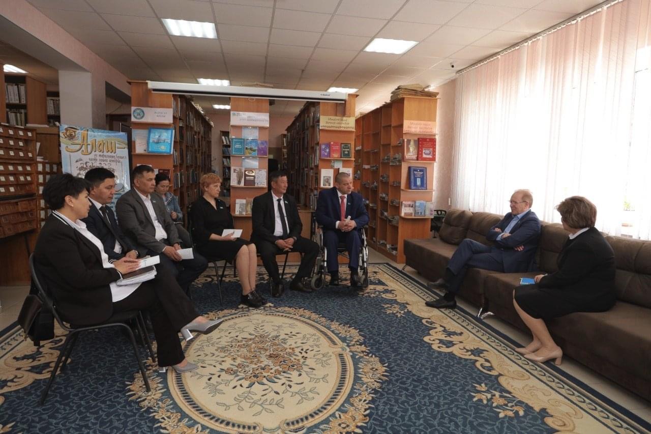Встреча  с членами депутатской фракции района Б.Майлина