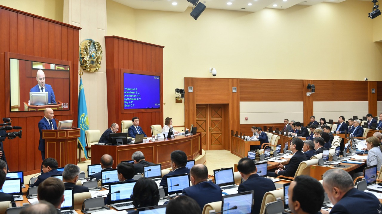 Азат Перуашев Мәжілістің бюджеттік бастамаларына үкімет тарапынан тосқауыл қою тәжірибесін тоқтатуды талап етті