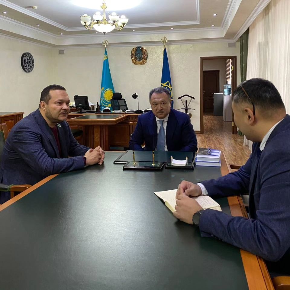 Бүгін Қазақстан Республикасы Ұлттық қауіпсіздік комитеті академиясының басшылығымен кездестім
