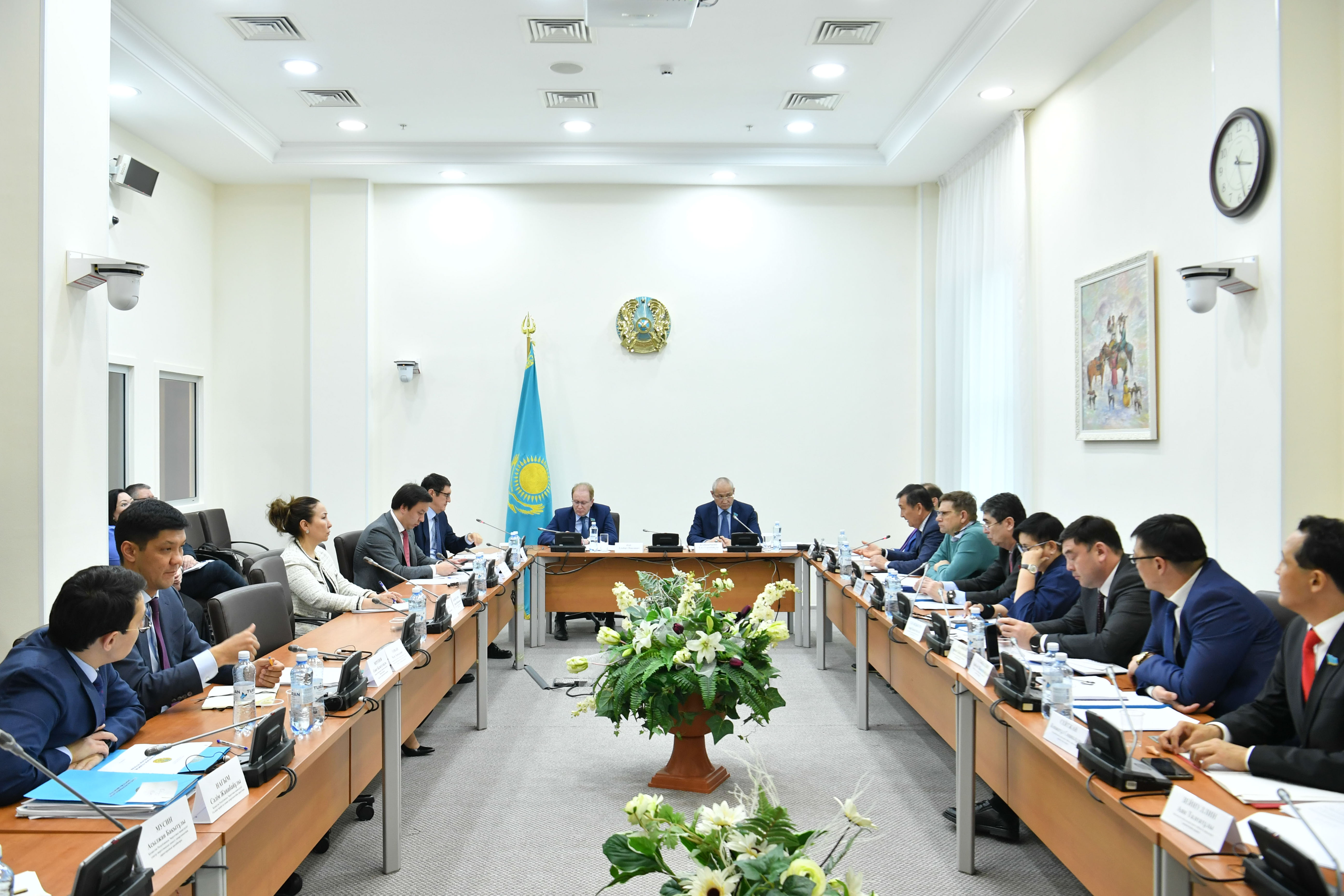 "Электрэнергетикасы нарығын дамытудың жаңа моделін әзірлеу мәселелері туралы" Комитеттің кеңейтілген тақырыптық отырысы