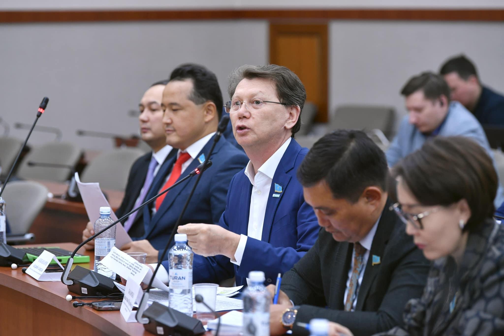 Бүгін Мәжілісте Акваөсіру туралы заң жобасы мен оған ілеспе түзетулер таныстырылды. Жиын Экология мәселелері және табиғат пайдалану комитетінде өтті.