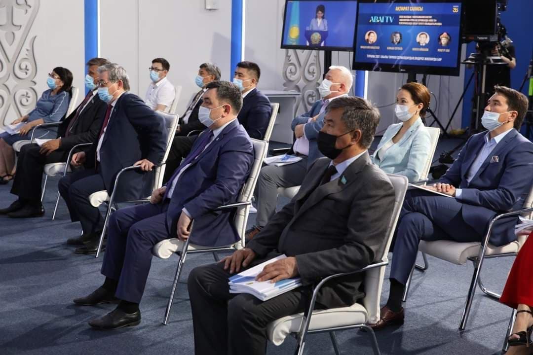 Депутат Е. Бейсенбаев ҚР Ақпарат және қоғамдық даму министрінің халық алдындағы есептік кездесуіне қатысты