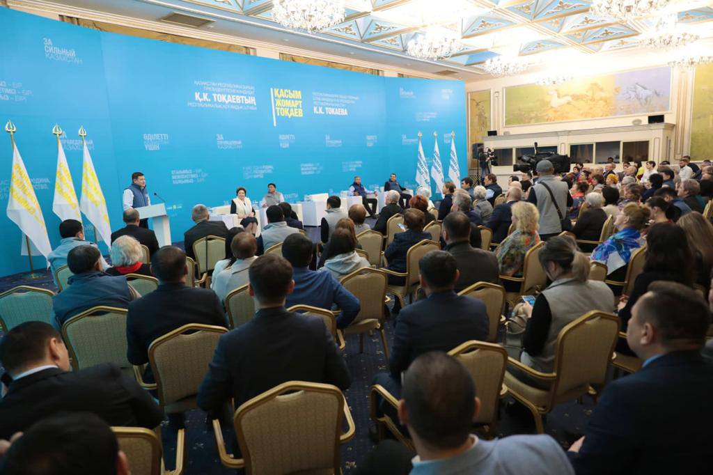 Члены Республиканского общественного штаба встретились с избирателями Павлодарской области