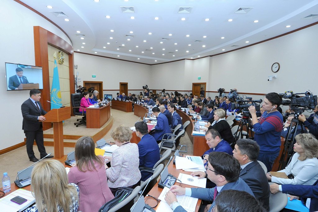 Участие на презентации двух законопроектов: «О гарантированном трансферте из Национального Фонда Республики Казахстан на 2019-2021 гг.» и «О республиканском бюджете на 2019 – 2021 гг.»