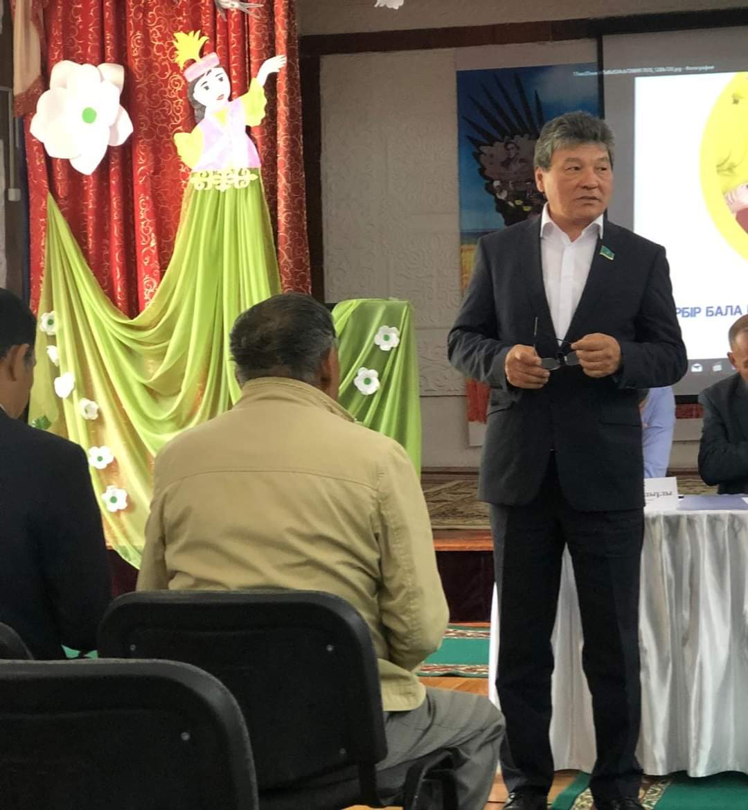 Депутат Аскарбек Усимбаев посетил Целиноградский район