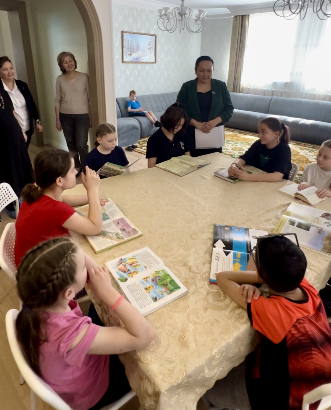 Астана қаласы әкімдігінің Қиын өмірлік жағдайдағы балаларды қолдау орталығында және SOS Астана балалар ауылына бару