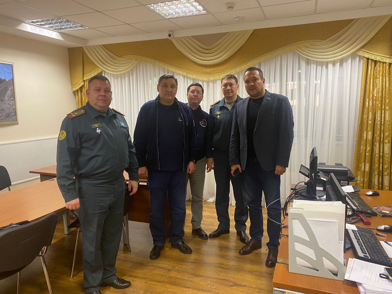 Парламент Мәжілісінің қоғамдық қабылдау бөлмесінде азаматтарды қабылдады.