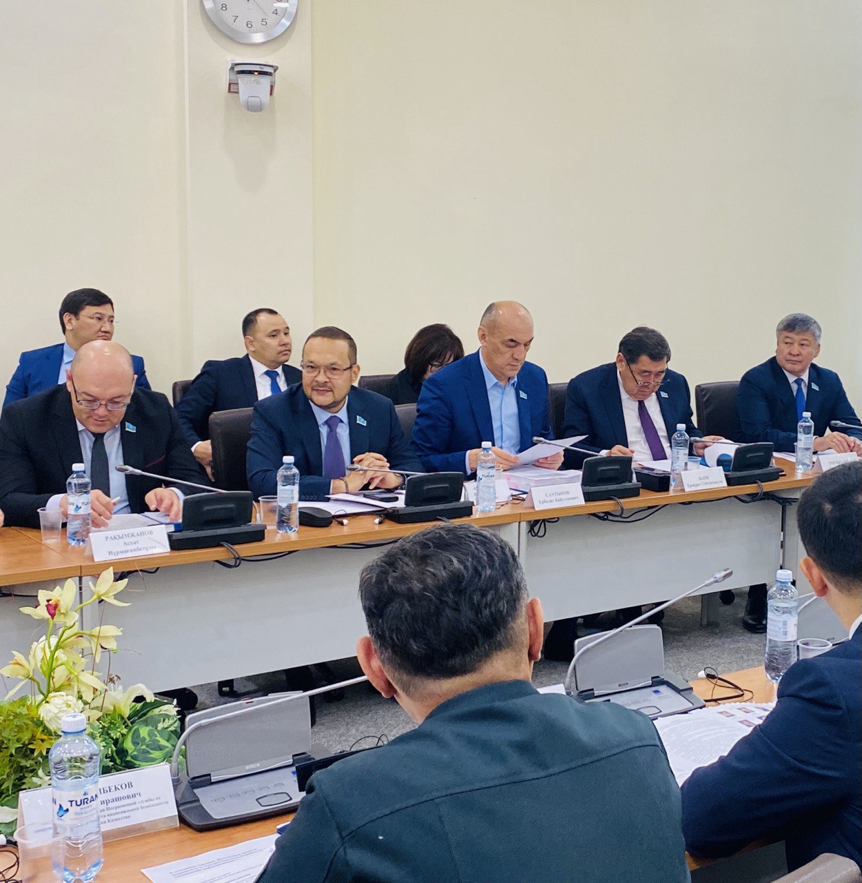 Халықаралық істер, қорғаныс және қауіпсіздік комитетінің отырысы