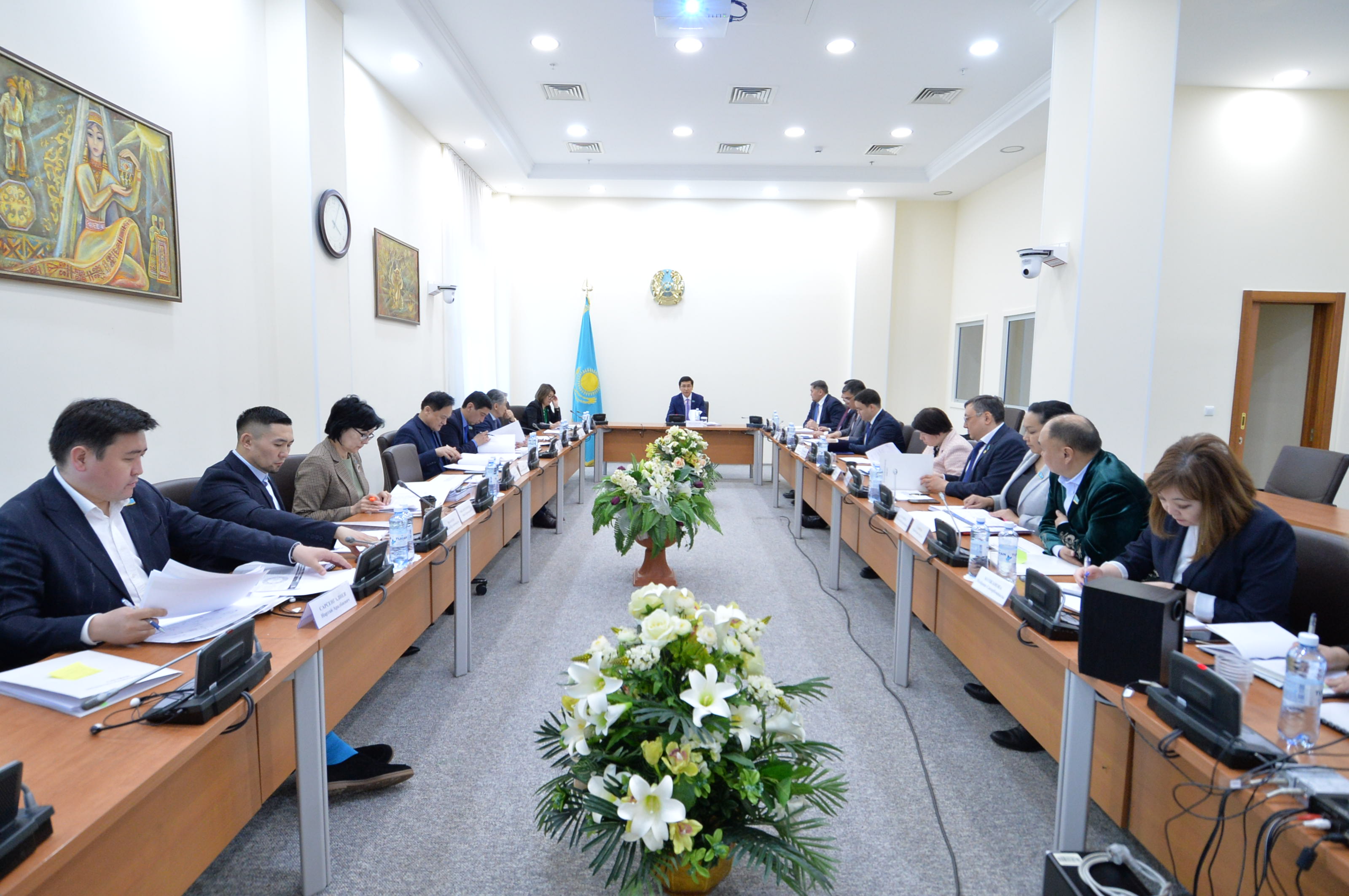 ПАРЛАМЕНТ МӘЖІЛІСТІҢ ӘЛЕУМЕТТІК-МӘДЕНИ ДАМУ КОМИТЕТІ МҮШЕЛЕРІНІҢ ҚАЗАҚСТАН РЕСПУБЛИКАСЫ ҒЫЛЫМ ЖӘНЕ ЖОҒАРЫ БІЛІМ МИНИСТРІ С. НҰРБЕКПЕН КЕЗДЕСУІ