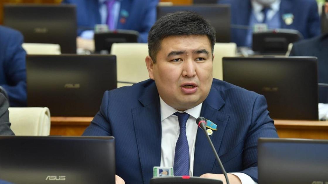 Депутат озвучил депутатский запрос на имя Министра здравоохранения касательно системных проблем в области здравоохранения 