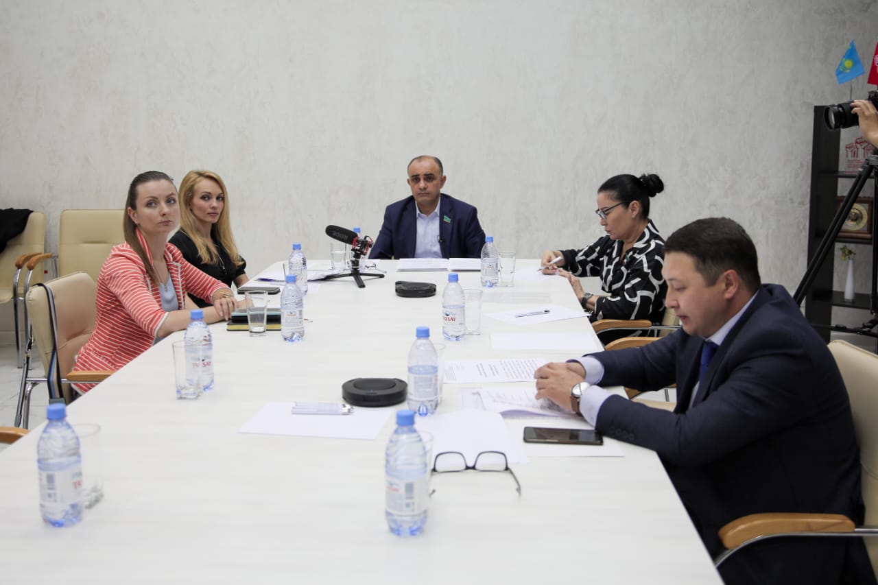 Круглый стол «Народной партии Казахстана» на тему: «Актуальные проблемы правовой и социальной защиты детей с инвалидностью и семей воспитывающих детей с ограниченными возможностями»