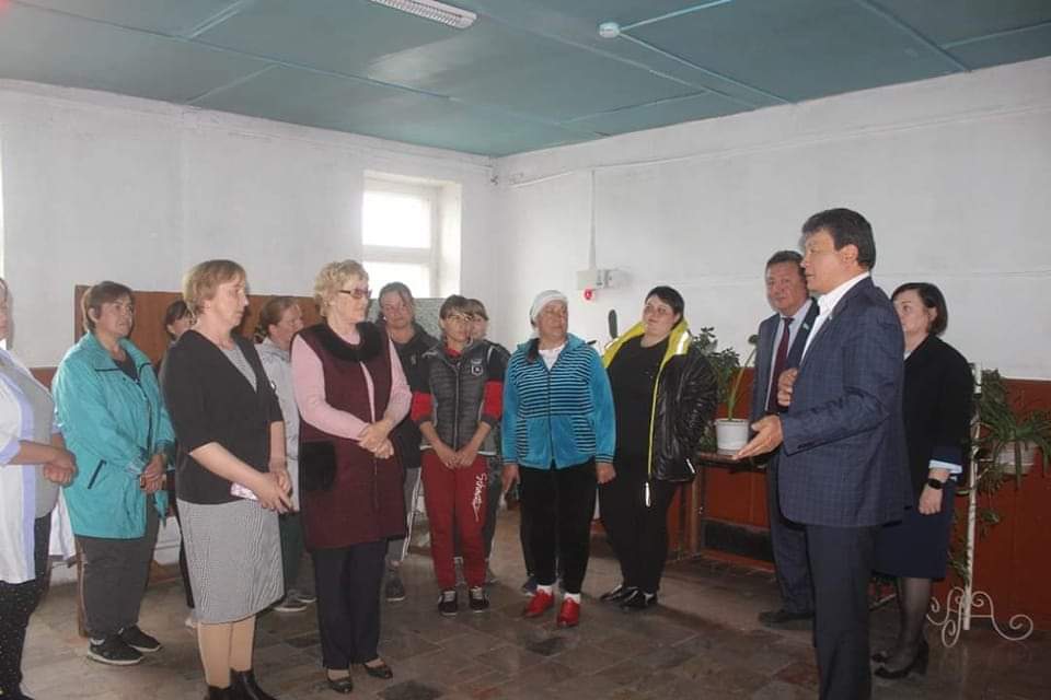 Депутат А.Уисимбаев провел встречу с жителями с. Спиридоновка Егиндыкольского района