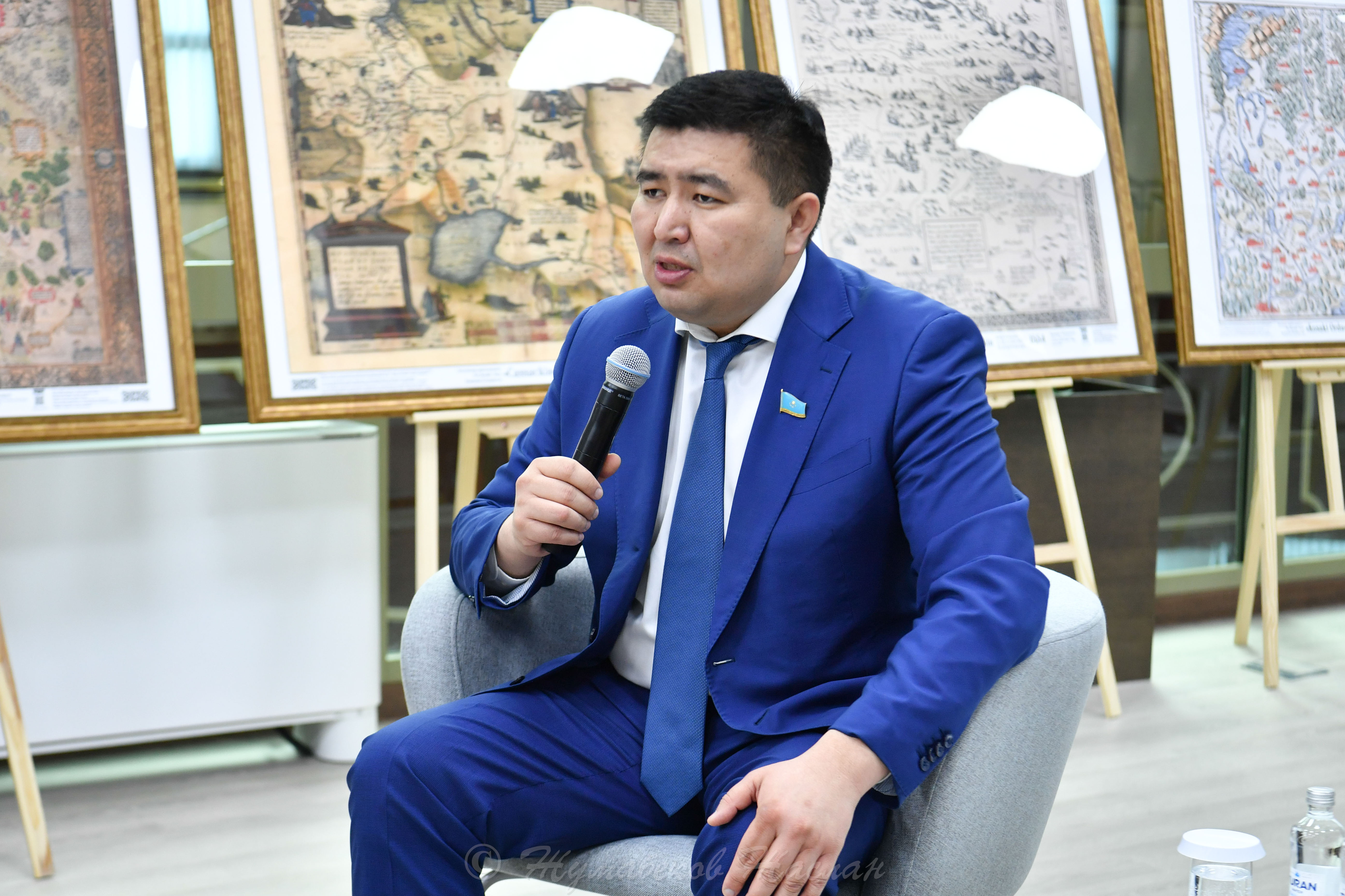 Принял участие в выставке и презентации книги казахстанского ученого, профессора Мухит-Ардагер Сыдыкназарова