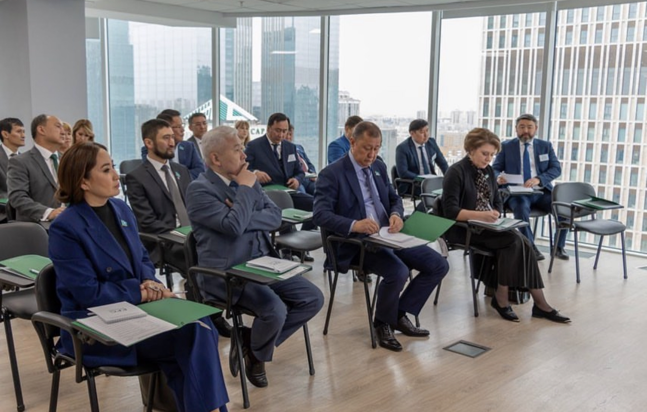 "Электрондық қаржы орталығы" АҚ Парламент Мәжілісінің Қаржы және бюджет комитетінің көшпелі отырысы.