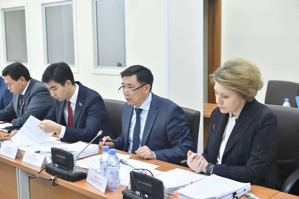 Депутат Мажилиса Парламента Республики Казахстан Елеуов Г.А. принял участие в расширенном заседании комитета по обсуждению законопроектов.