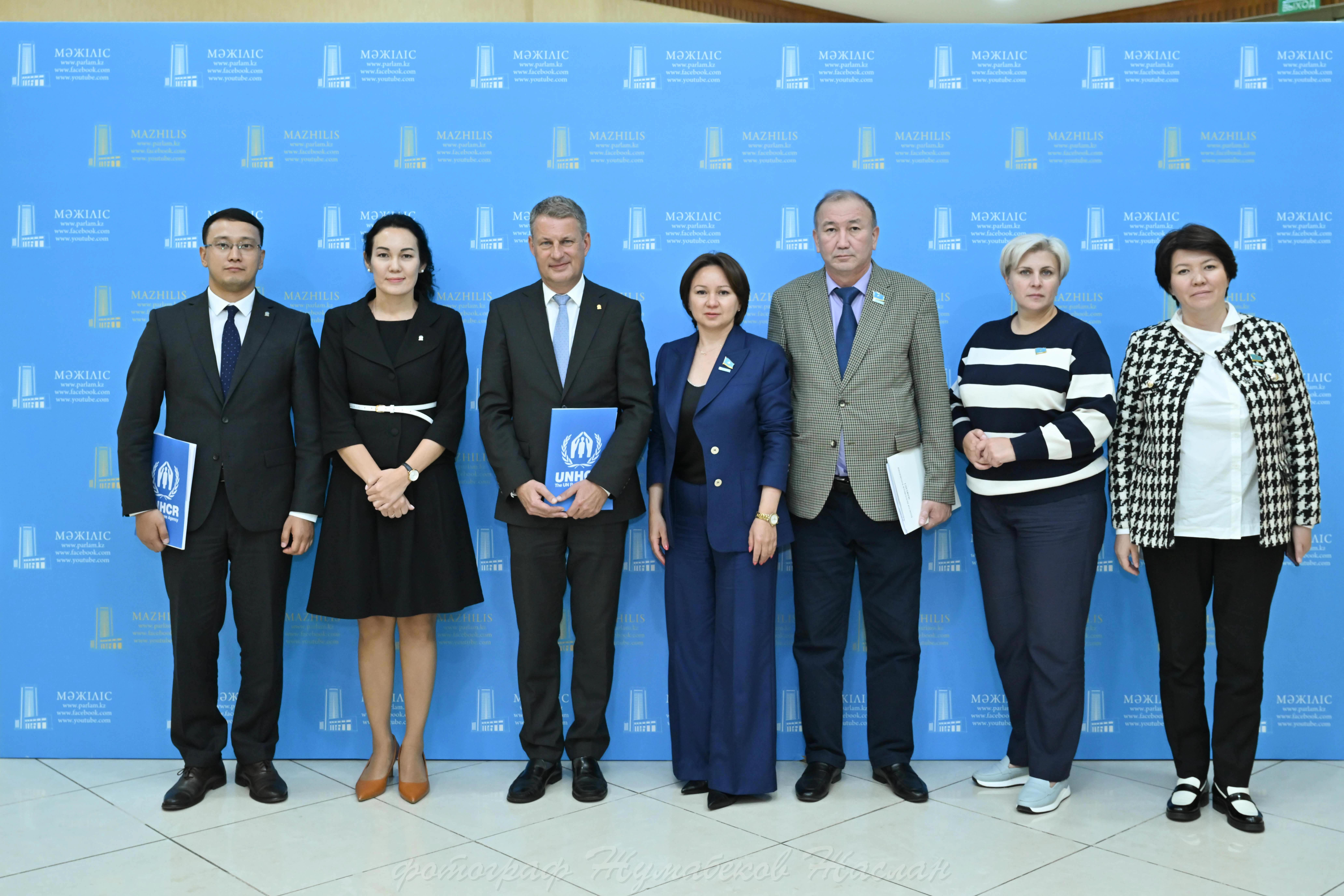 В Мажилисе обсудили решение проблем лиц без гражданства в Казахстане