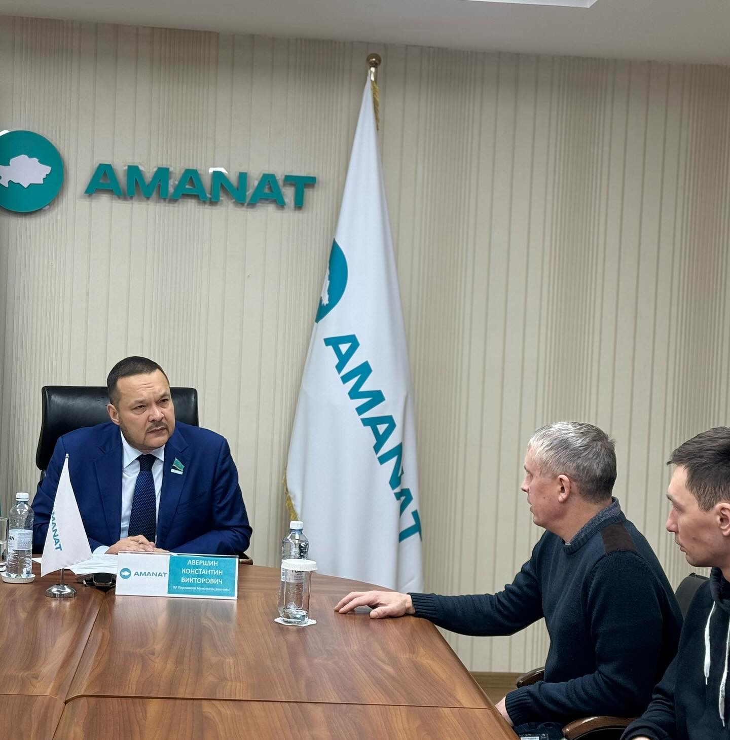 «Amanat» партиясының қоғамдық қабылдау бөлмесінде азаматтарды қабылдау