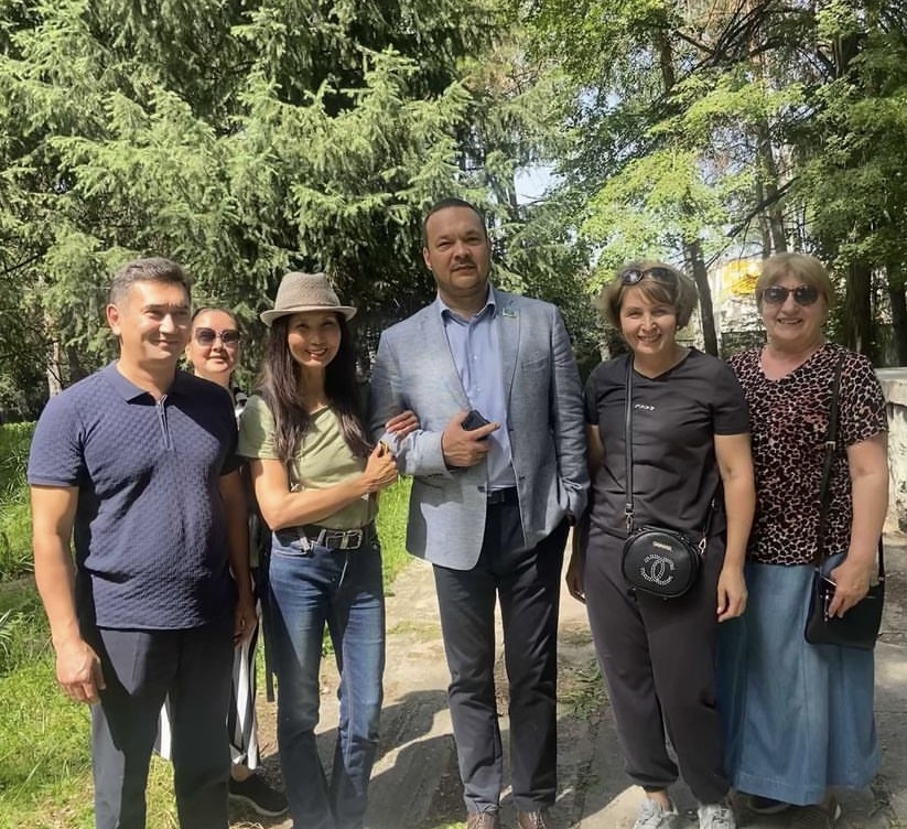 К.В.Авершин встретился с инициативной группой по защите зеленых насаждений в г.Алматы
