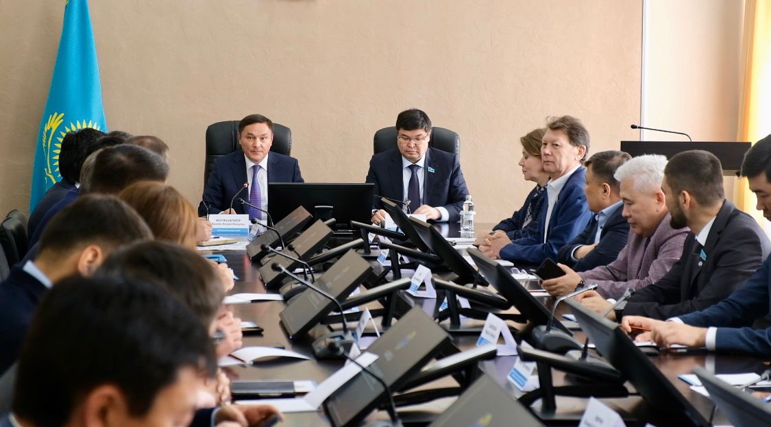 Мәжіліс депутаттары Көкшетауда бюджетаралық қатынастар жүйесін жетілдіруді талқылады 