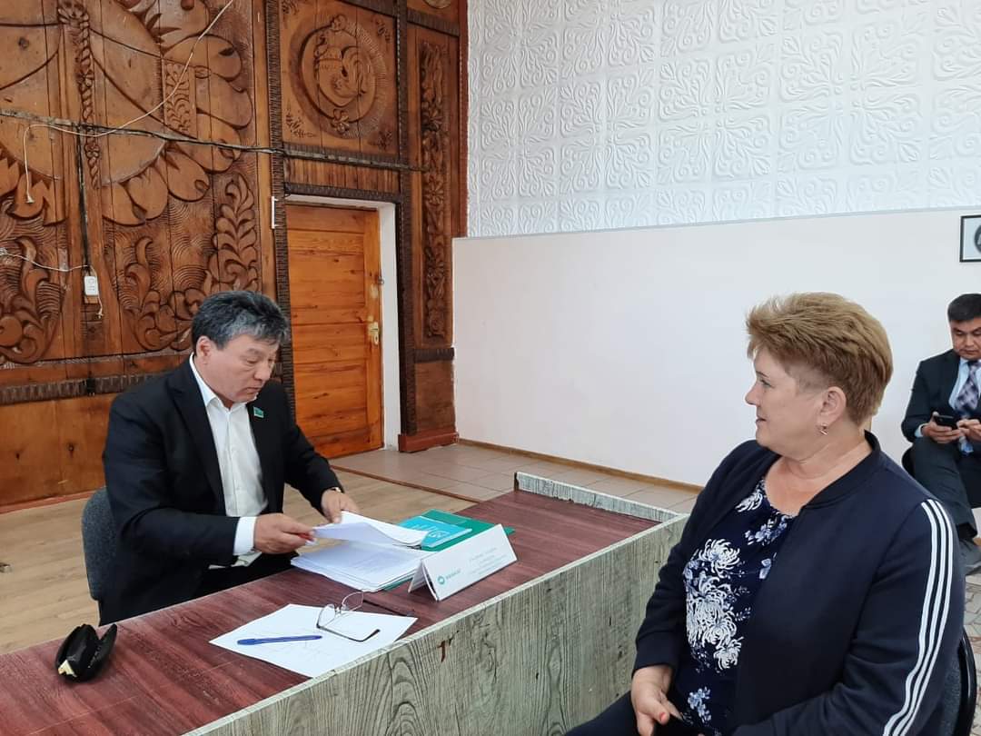 Депутат Аскарбек Уисимбаев  провел прием граждан по личным вопросам в Аршалынском районе села Константиновка