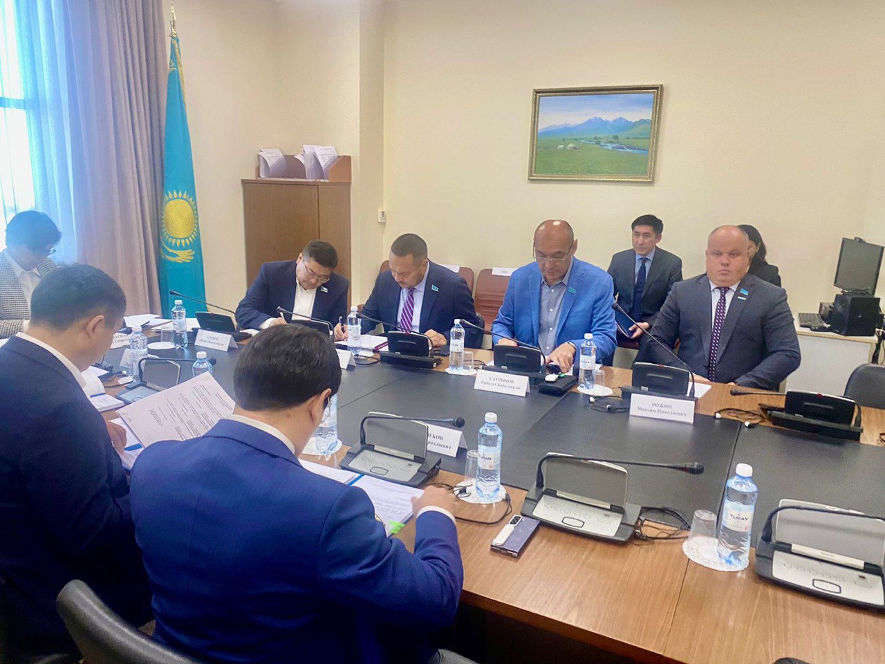 ХАЛЫҚАРАЛЫҚ ІСТЕР, ҚОРҒАНЫС ЖӘНЕ ҚАУІПСІЗДІК КОМИТЕТІНІҢ ОТЫРЫСЫ