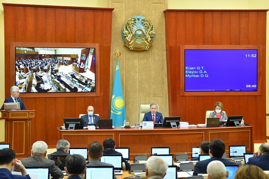 10.03.2021 Mazhilis approved the draft laws on ratification of the cooperation agreements with Kyrgyzstan in the field of migration and the special features of operarions with precious metals within the EAEU 