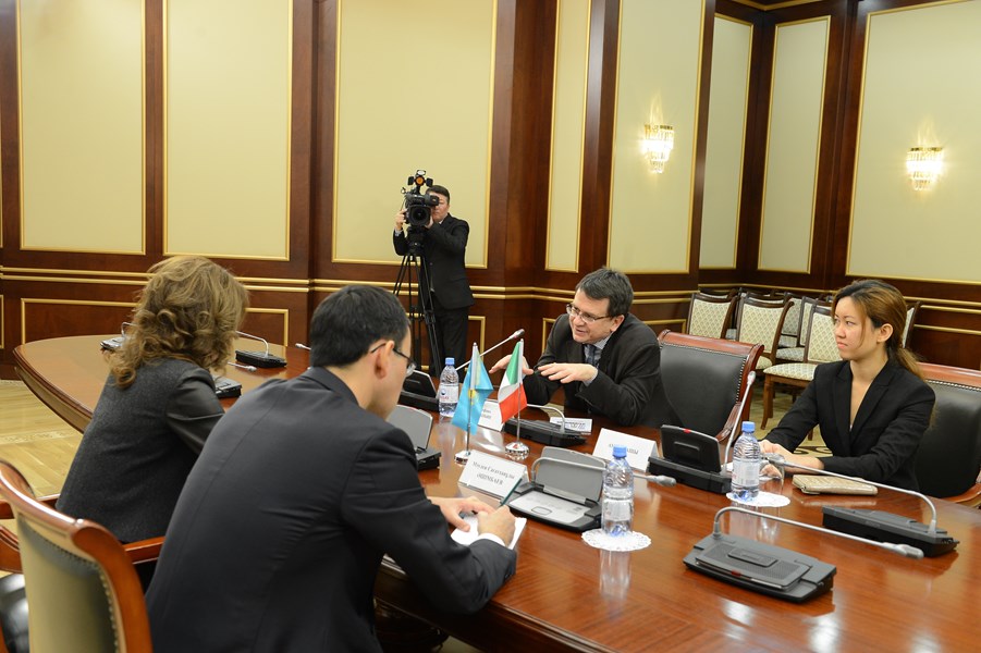 Встреча Д.Назарбаевой с Чрезвычайным и Полномочным Послом Италии в Республике Казахстан С.Раваньян, 10 февраля 2015г.